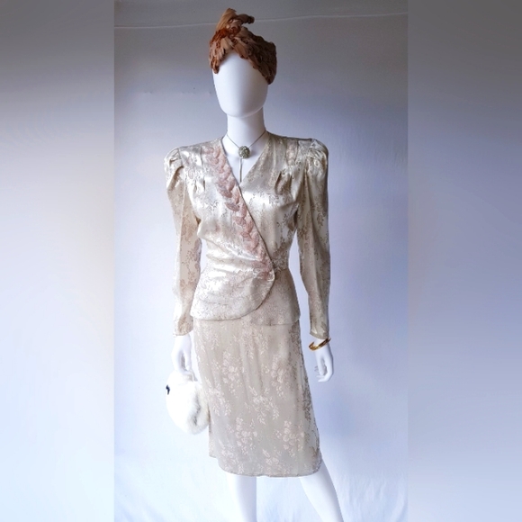 EXTRAORDINARY Vintage Skirt Suit💎 - Picture 1 of 7